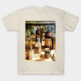 Doctors - Medicine Bottles in Glass Case T-Shirt